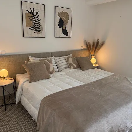 Sunny Acacia 발도로보